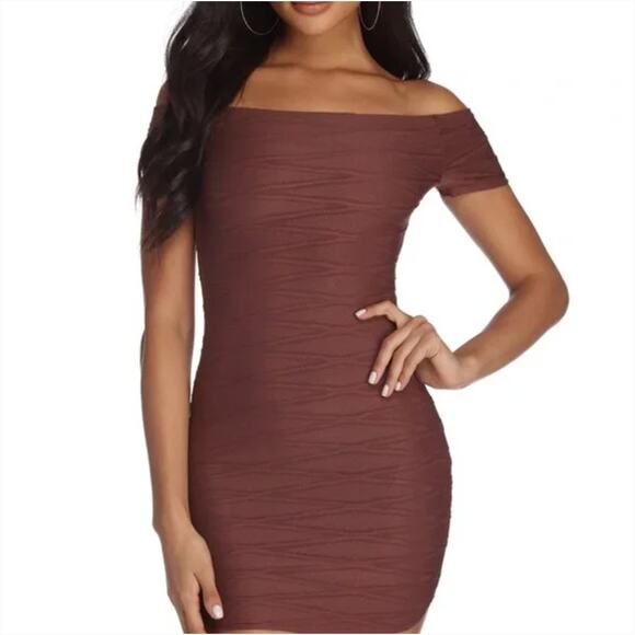 Windsor M Plum Textured Off Shoulder Bodycon Short Mini Cocktail Party Dress - Picture 1 of 8